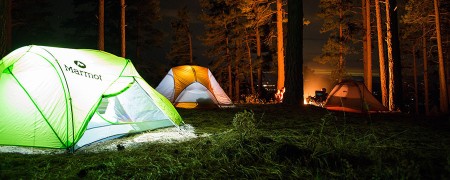 Lampy kempingowe – wybierz najlepsze modele online